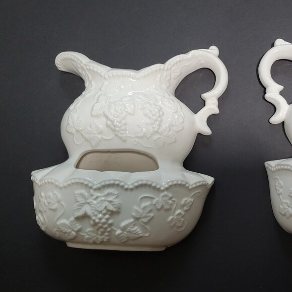 Vintage pair of white grapevine Decorama wall planter pockets. - Picture 1 of 6
